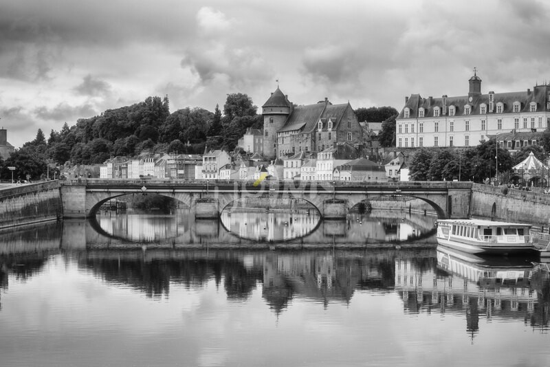 Pont vue sur château