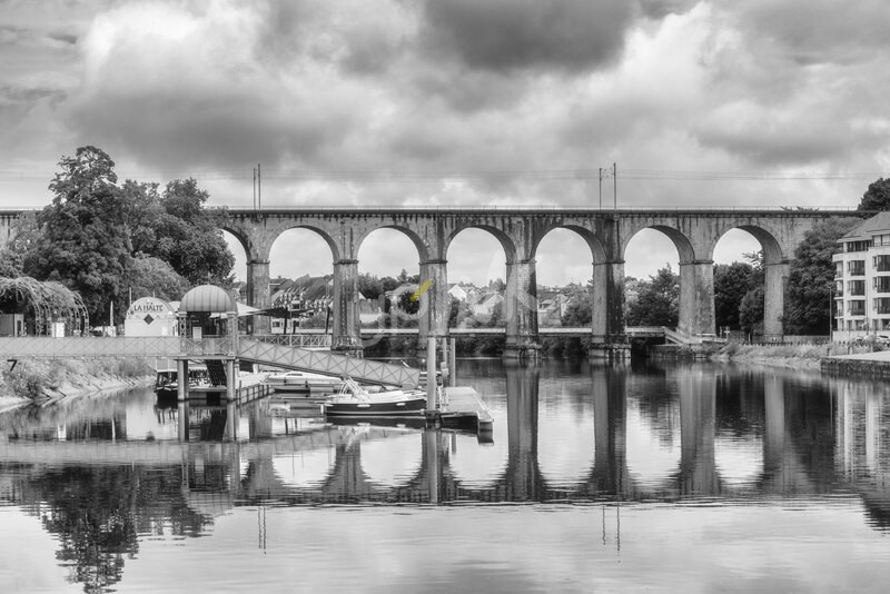 Viaduc et la Mayenne